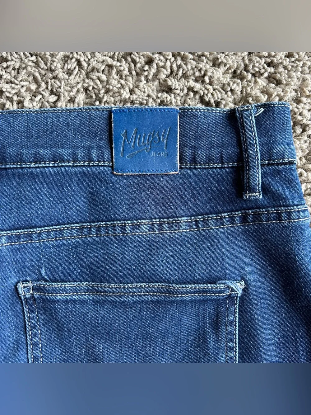 Mugsy Jeans Mens 38x32 Wash Blue Kinzies Straight Fit Stretch Performance Denim